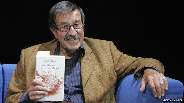 Guenter Grass with his memoir "Peeling the Onion" at the Berliner Ensemble on September 4, 2006 in Berlin, Germany