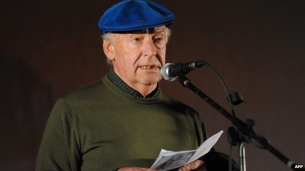 Eduardo Galeano speaks during the closing march to support a referendum to abolish an amnesty law for those involved in human rights violations during Uruguay"s dictatorship. October, 2009.