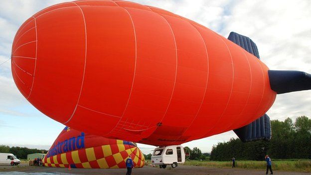 Aanpassing mengsel rots Lindstrand Balloons' Oswestry factory closes - BBC News