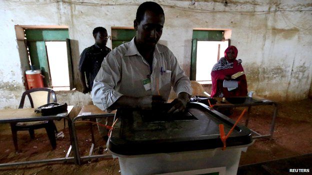 An official closes a ballot box during the end of elections in Khartoum on 16 April, 2015.