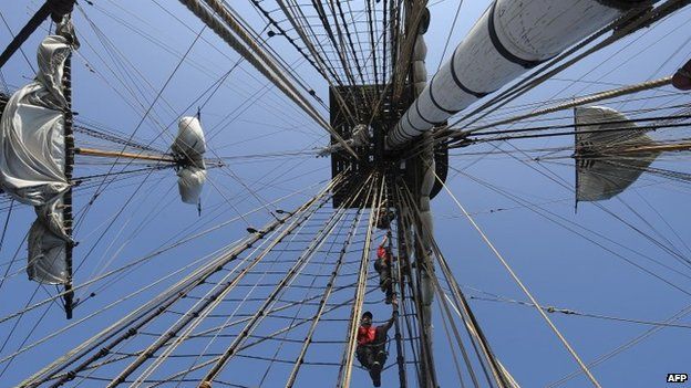 Volunteers climb a mast onboard the replica of the frigate Hermione (October 2014)