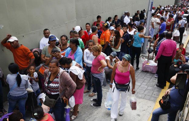 Supermarket queue, Venezuela