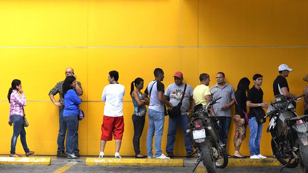 Queuing outside a Venezuelan shop