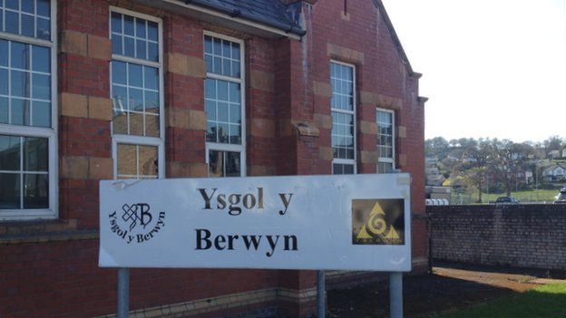 Ysgol y Berwyn sign