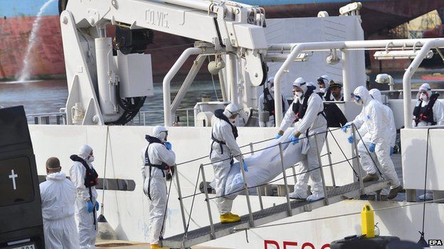 Members of the Italian coastguard ship Gregoretti disembark one of the 24 bodies of some of the 700 victims of the migrant boat disaster in Valletta, Malta