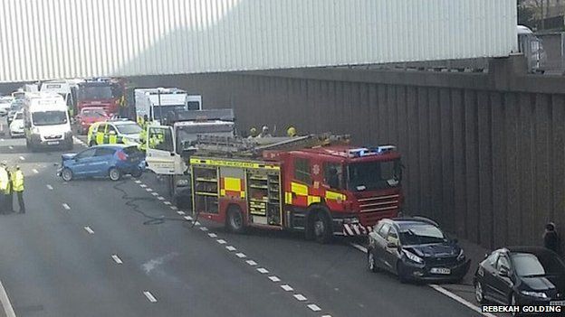 Five People Hurt In Eight-vehicle Crash On Glasgow M8 - BBC News