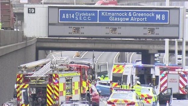 Five People Hurt In Eight-vehicle Crash On Glasgow M8 - BBC News