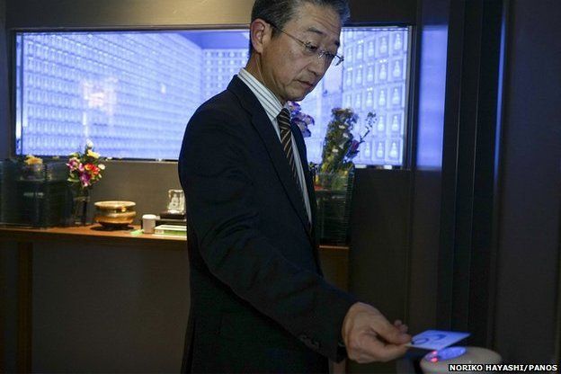 A man uses an electronic card at the Banshoji temple