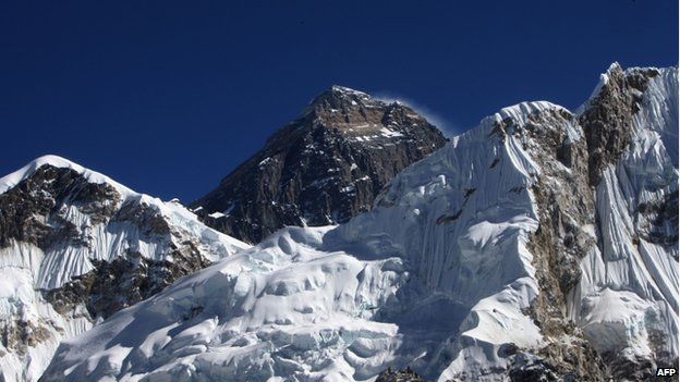 Moun Everest, seen from Kalapattar Plateau, 2009 file picture