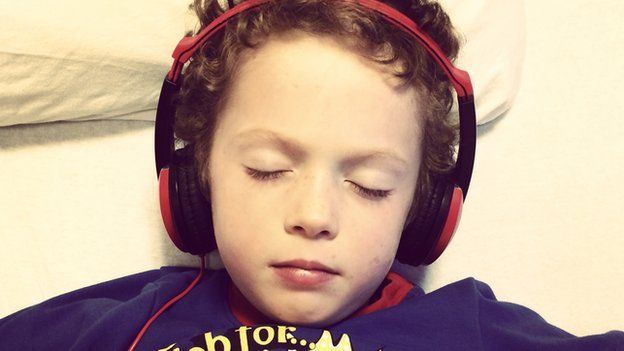 James Rudolf completes 159-mile run to Cardiff after marathon - BBC News