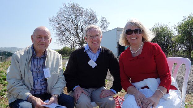 Dr Geoffrey and Patty Taylor, with Mark Scowen