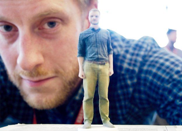 'We print people': The world of 3D portraiture - BBC News