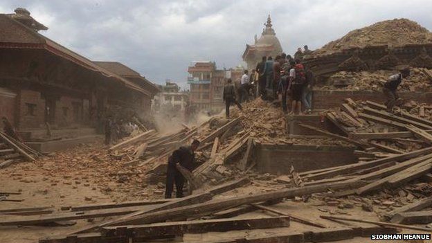 Images showing the moments before and after the quake struck temples in Kathmandu, taken by ABC News Australia reporter Siobhan Heanue