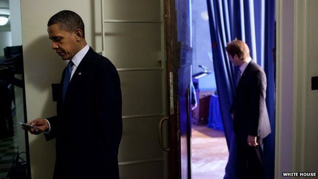 President Obama uses his Blackberry mobile phone (18 October 2010)
