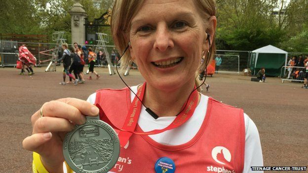 Stephen Sutton's mother runs in London Marathon - BBC News