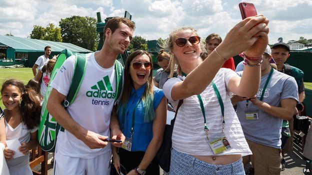 Fans take selfie with Andy Murray at Wimbledon in 2014