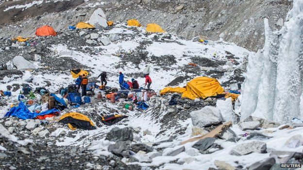 Nepal quake on Everest: BBC man's lucky escape - BBC News