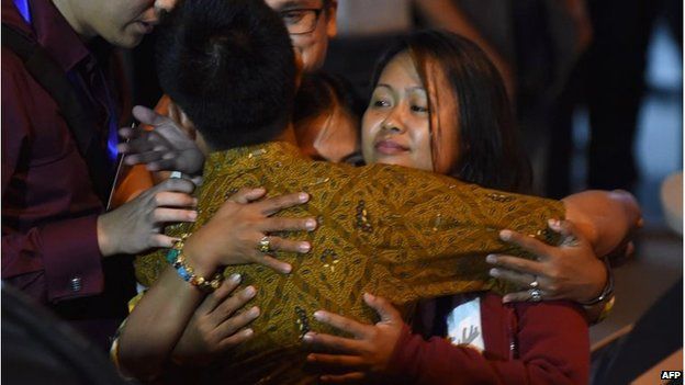 Relatives of Mary Jane Veloso celebrate her last-minute reprieve at Cilacap, Indonesia (29 April 2015)