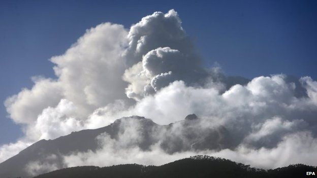 General view of the Calbuco volcano from Colonia Rio Sur locality at Los Lagos region in southern Chile, 28 April 2015.