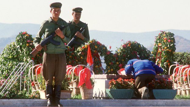 Albanian soldiers guarding Enver Hoxha tomb, 1985