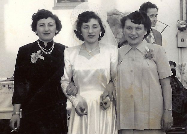 Sala (Sally - left) with her sisters Regina (centre) and Ruth after their move to the US