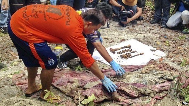 Thai rescue workers collect human remains in Phang Nga province. Photo: 5 May 2015