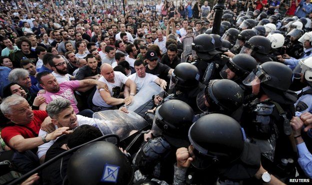 Protesters confront police outside government buildings in Skopje (5 May)