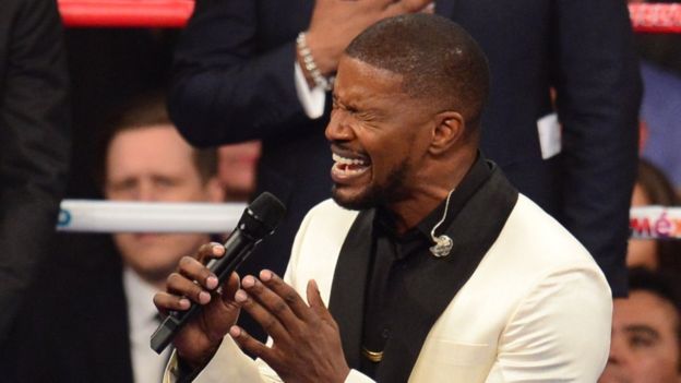 Jamie Foxx Blames Earpiece For 'off' US Anthem At Mayweather V Pacquiao ...