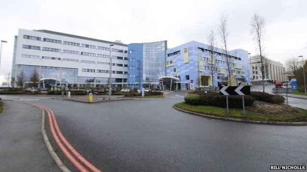 Green belt parking plan for Oxford's John Radcliffe Hospital - BBC News