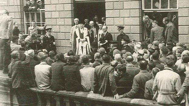 Sir Victor Gosselin Carey addressing a crowd