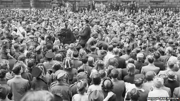 VE Day: 'Elated and deflated' at victory in London - BBC News