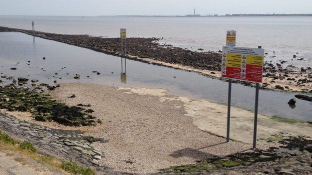 Canvey Island paddling pool closed over safety fears - BBC News