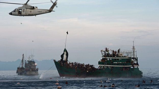 Thai military drops aid to migrant boat (14 May 2015)