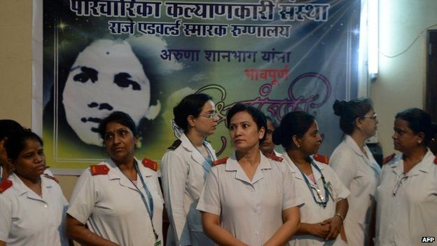 Indian nurses gather to pay their respect for nurse Aruna Shanbaug at a hospital in Mumbai on May 18, 2015