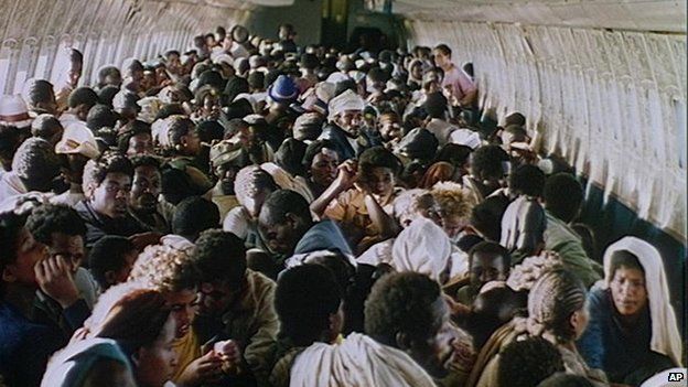 Ethiopian Jews head for Tel Aviv in 1991