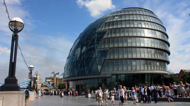 Caroline Pidgeon named Lib Dem's London mayoral candidate - BBC News