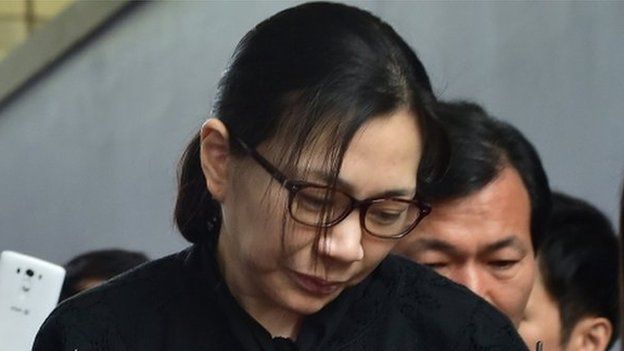 Former Korean Air (KAL) executive Cho Hyun-Ah (C) is surrounded by journalists after she received a suspended jail sentence and was freed by a Seoul appeals court in Seoul on 22 May 2015.