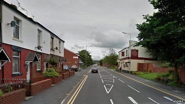 Oldham stabbing: Police probe 'unexplained' death - BBC News