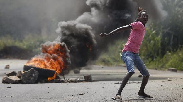 protester in Burundi (21/05)