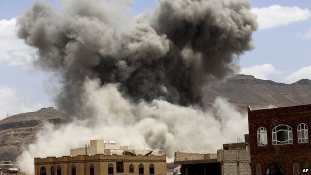 Smoke rises from a building targeted in Saudi-led coalition air strike in Sanaa, Yemen (24 May 2015)