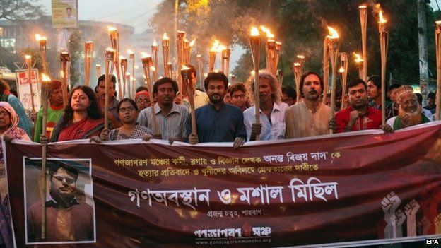 Activists protest against the killing of Bangladeshi blogger Ananta Bijoy Das in Dhaka (12 May 2015)