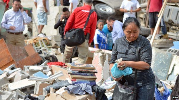 Inhabitants try to rescue belongings after the tornado hit Ciudad Acuna