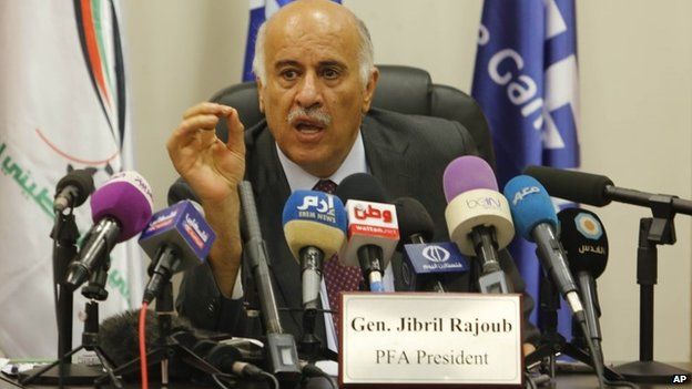Head of the Palestinian Football Association (PFA), Jibril Rajoub, at a news conference in Ramallah (25 May 2015)