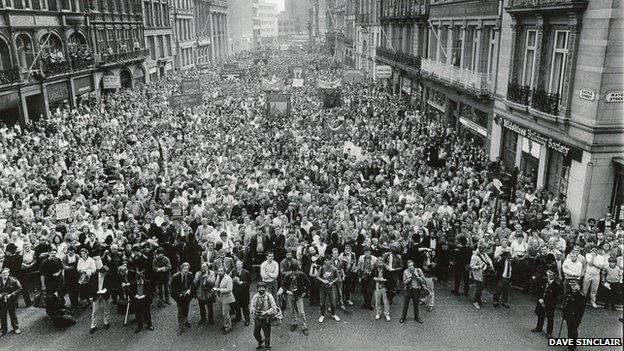 Demo in support of Labour council 1985