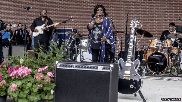 Singer Ruby Wilson, the 'Queen of Beale Street', performs at the memorial