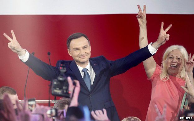 Andrzej Duda, presidential candidate of the Law and Justice Party (PiS) flashes a victory sign as he addresses his supporters after the results of the exit polls on the second round of presidential elections in Warsaw, Poland, 24 May 2015