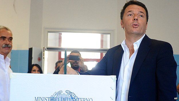 Prime Minister Matteo Renzi voting, 31 May 15