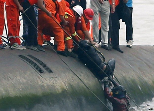 Rescue operation in Yangtze, 2 June