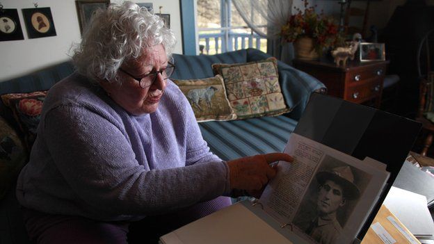 Elise Shemin-Roth, pictured with a photo of her deceased father, who saved comrades in WWI