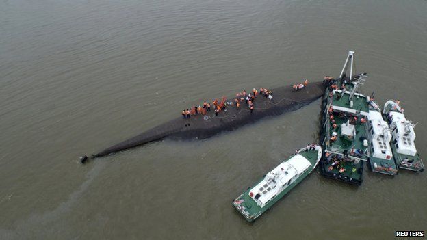 The upturned hull in the Damazhou section of the Yangtze